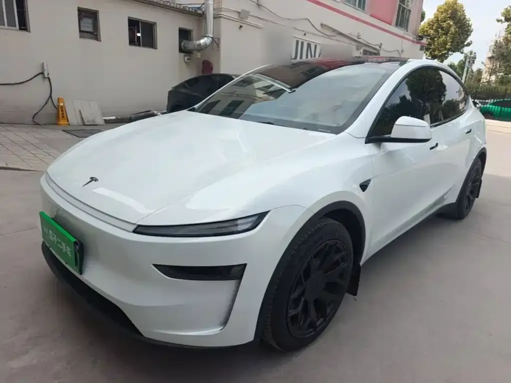 Tesla Model Y L — фото 4
