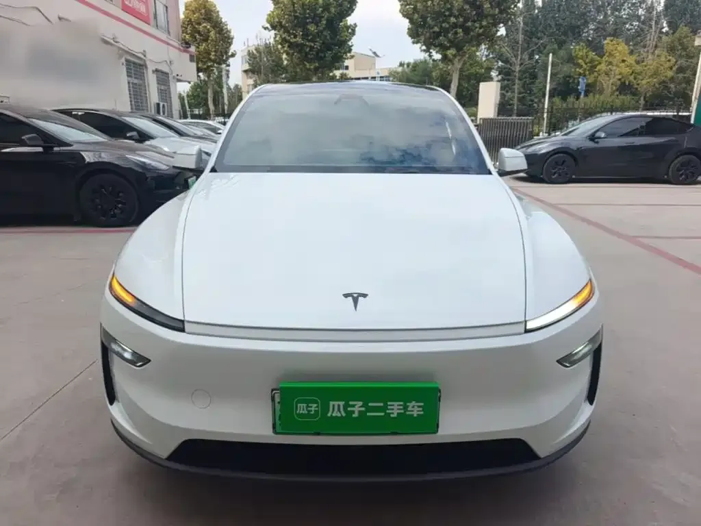 Tesla Model Y L — фото 5