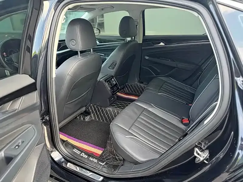 Volkswagen Passat — фото 7