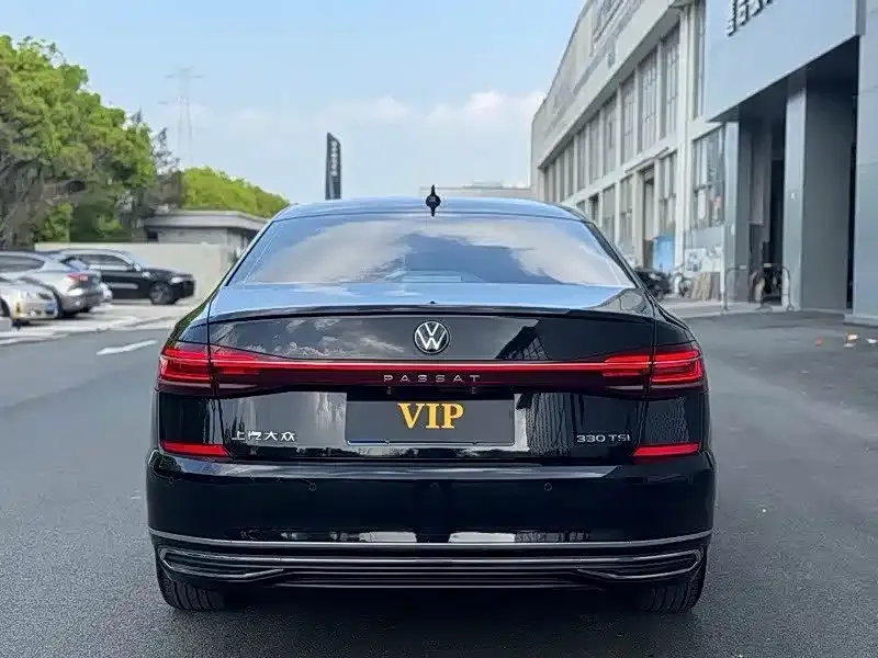 Volkswagen Passat — фото 8
