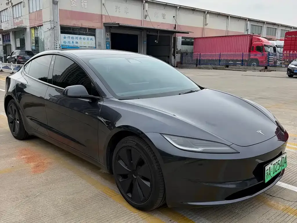 Tesla Model 3 — фото 1