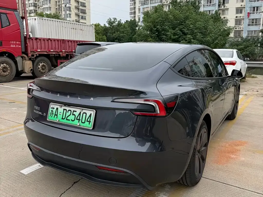 Tesla Model 3 — фото 10