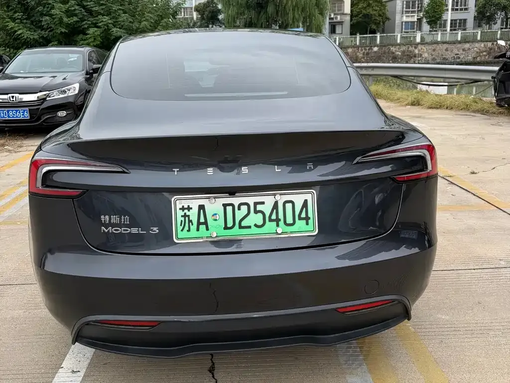 Tesla Model 3 — фото 6