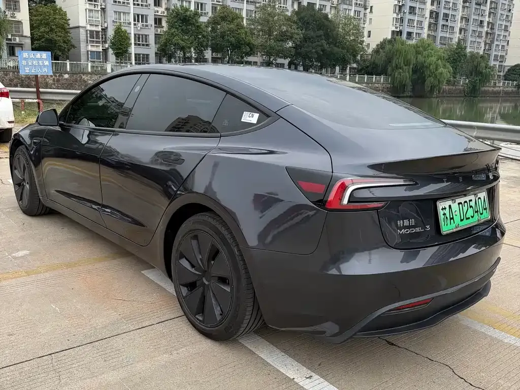 Tesla Model 3 — фото 2