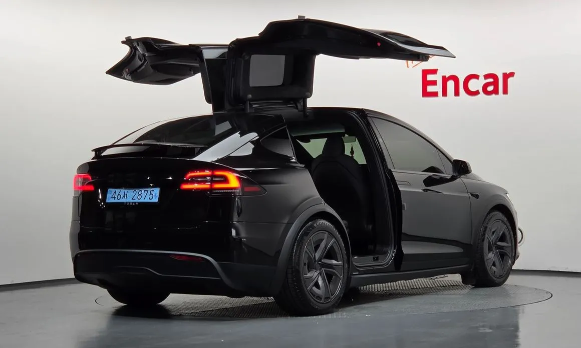 Tesla Model X — фото 7