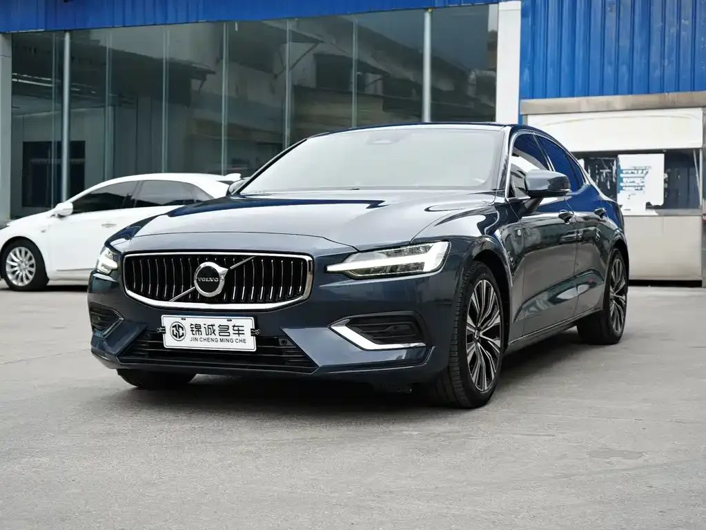Volvo S60 — фото 1