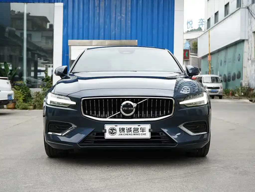 Volvo S60 — фото 9