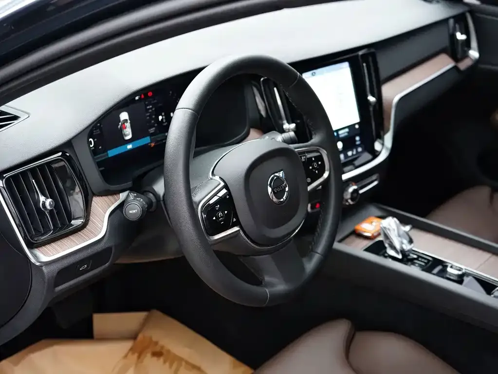 Volvo S60 — фото 10