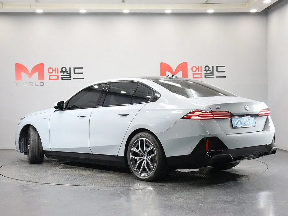 BMW i5 — фото 9