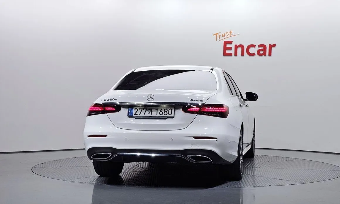 Mercedes-Benz E-Class — фото 10