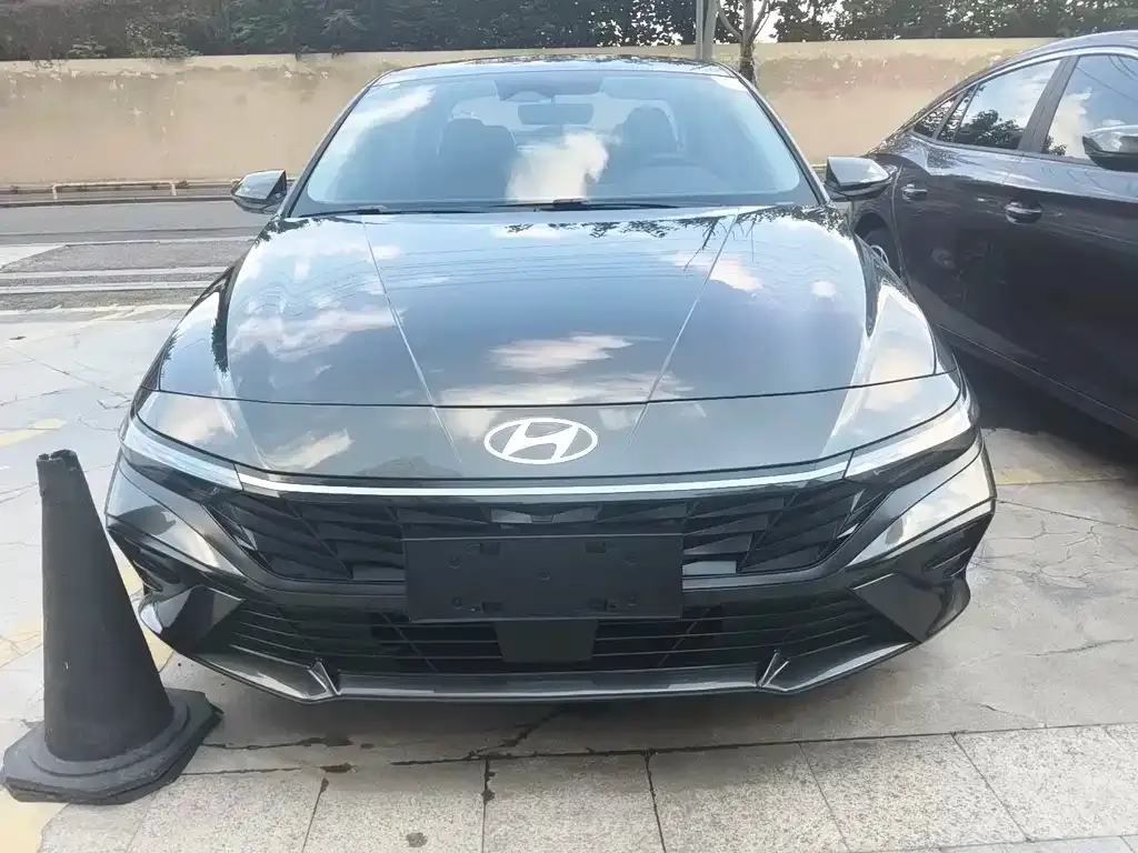 Hyundai Elantra — фото 8