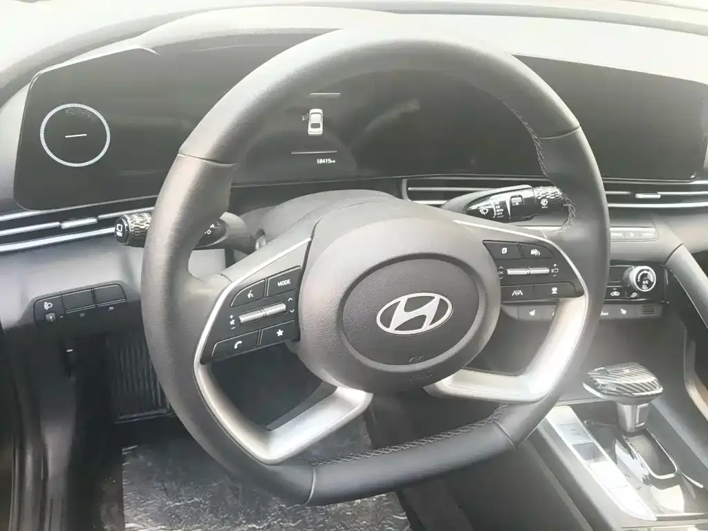 Hyundai Elantra — фото 2