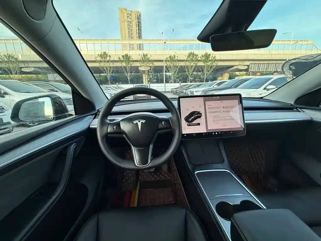 Tesla Model Y — фото 2