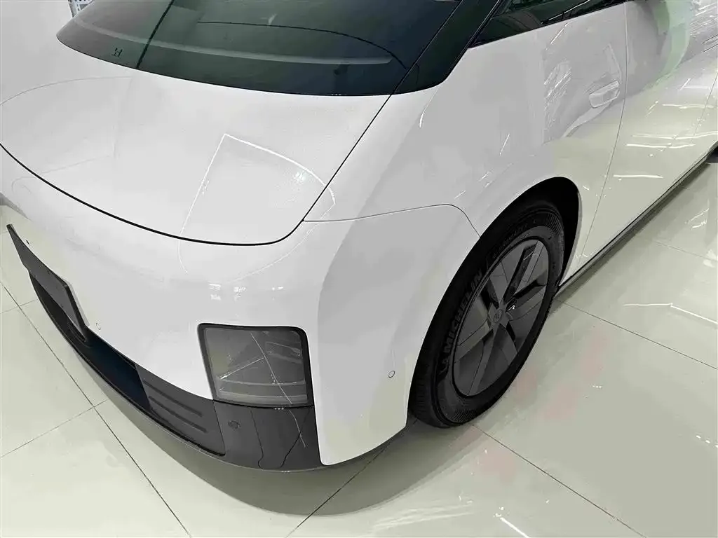 Li Auto MEGA — фото 3