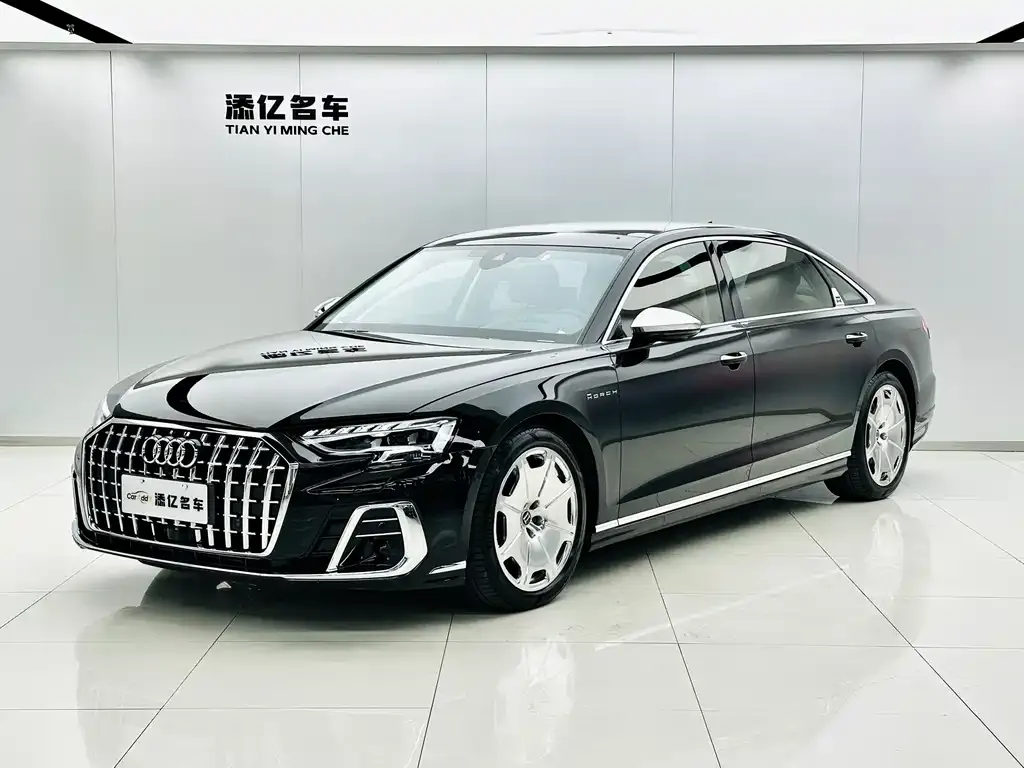 Audi A8 — фото 1