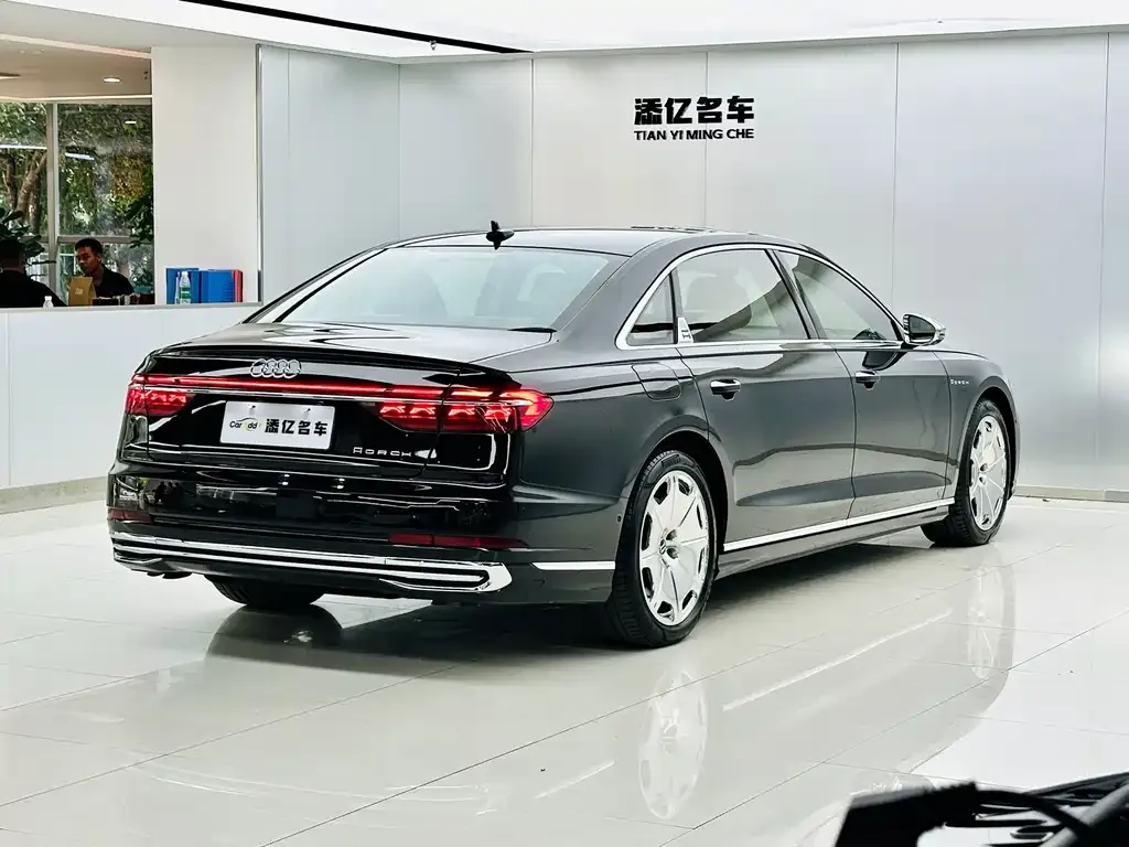 Audi A8 — фото 8