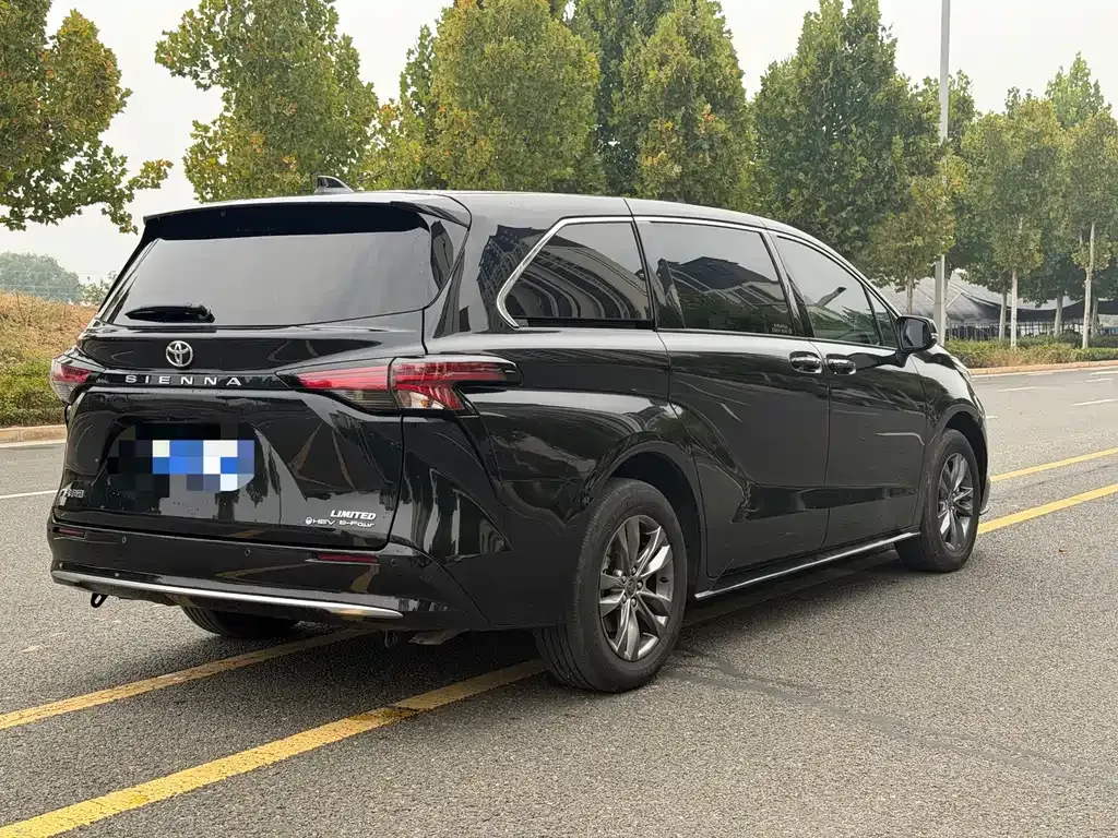 Toyota Sienna — фото 4