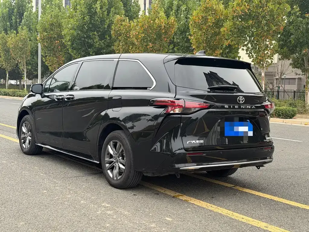 Toyota Sienna — фото 7