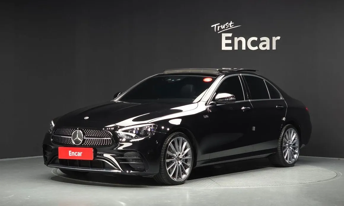 Mercedes-Benz E-Class — фото 1