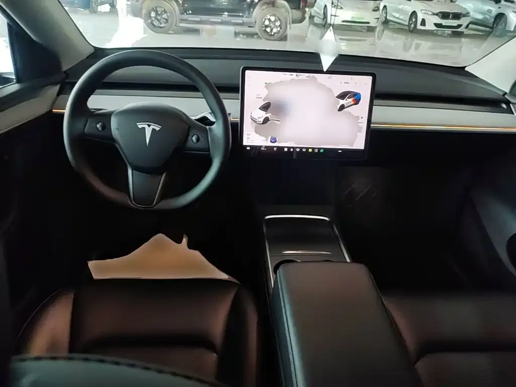 Tesla Model Y — фото 5