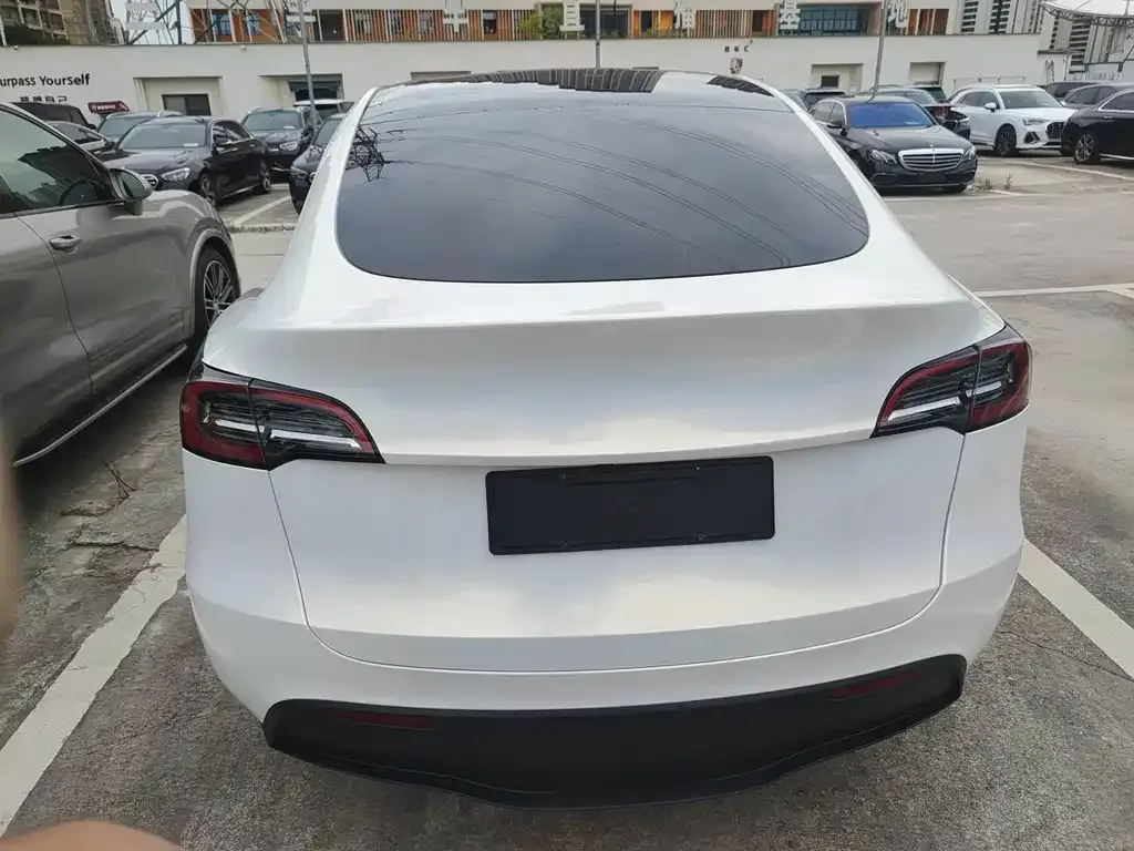Tesla Model Y — фото 7
