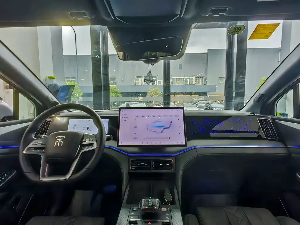 BYD L DM-i — фото 8