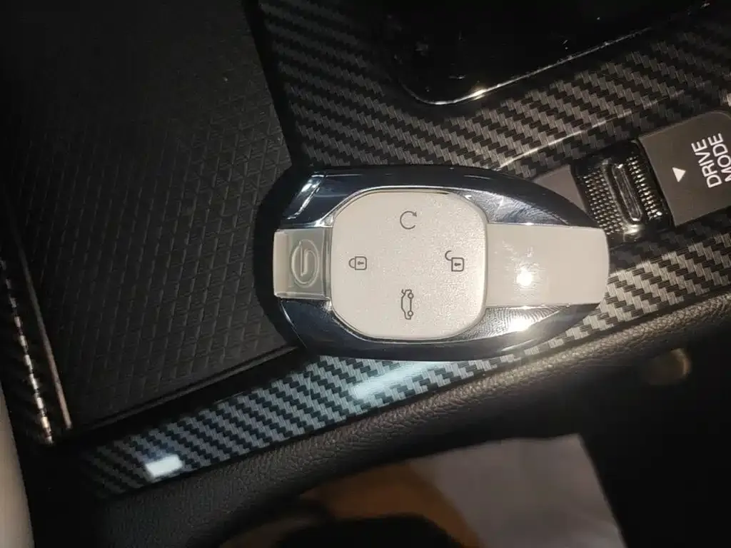 GAC Motor Shadow Leopard — фото 10