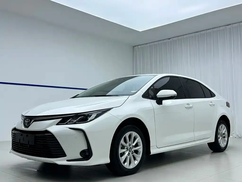 Toyota Corolla — фото 1