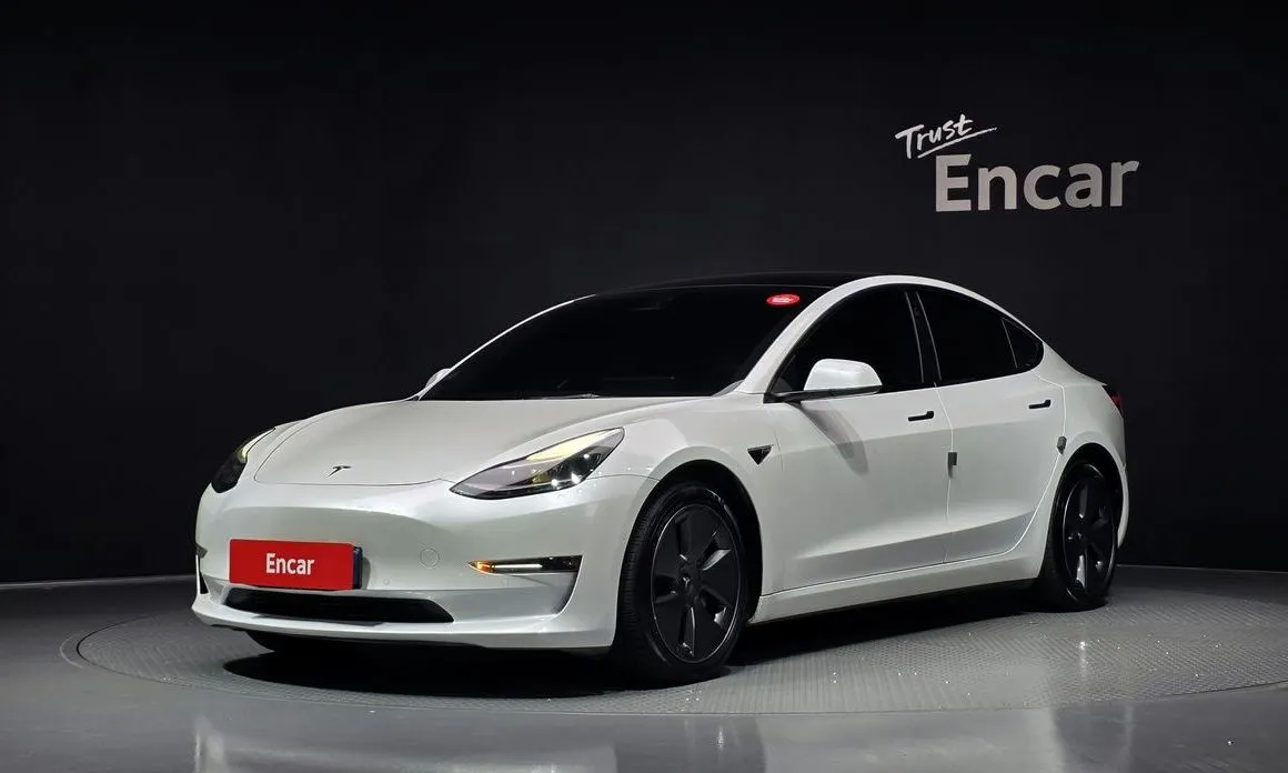 Tesla Model 3 — фото 1