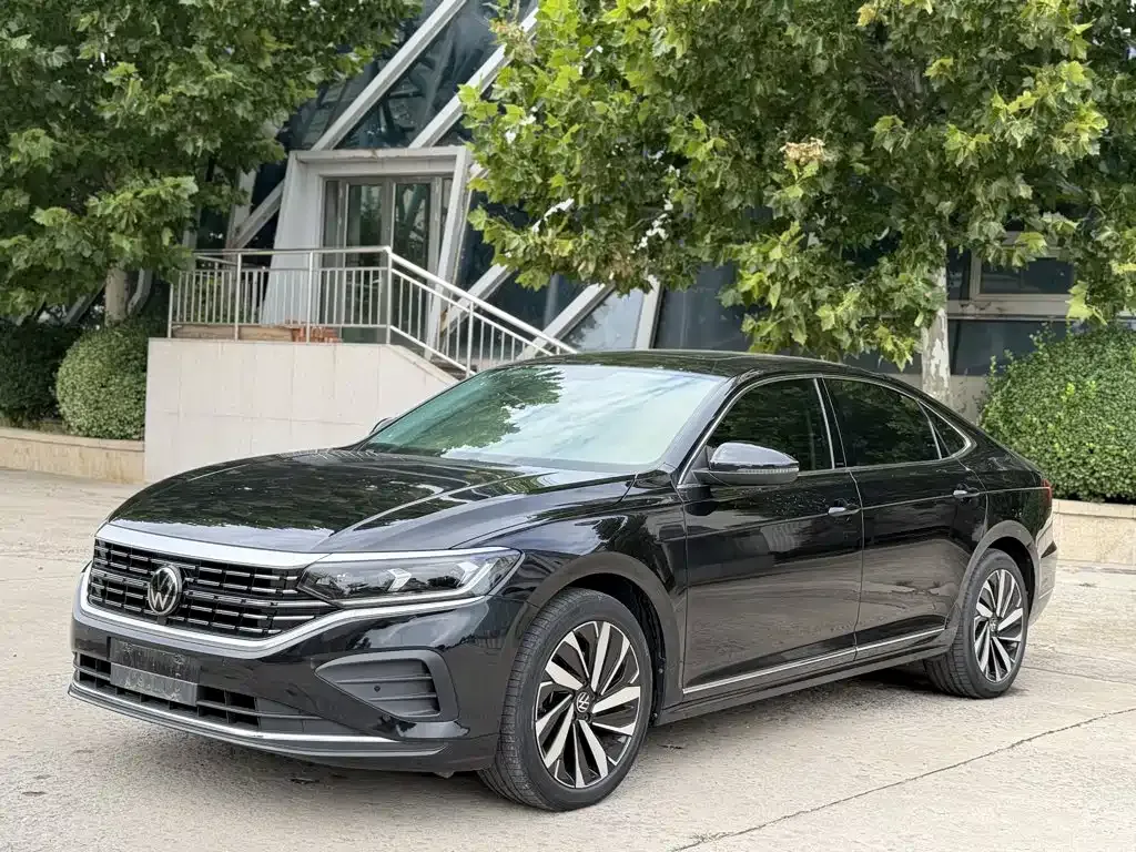 Volkswagen Passat — фото 1