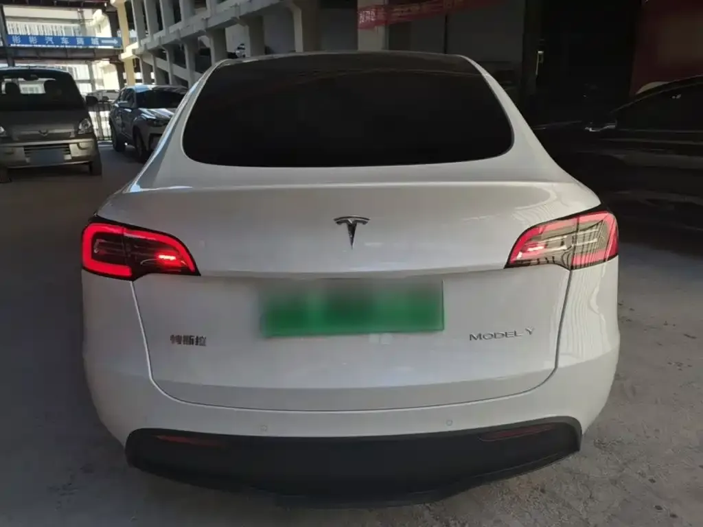 Tesla Model Y — фото 10