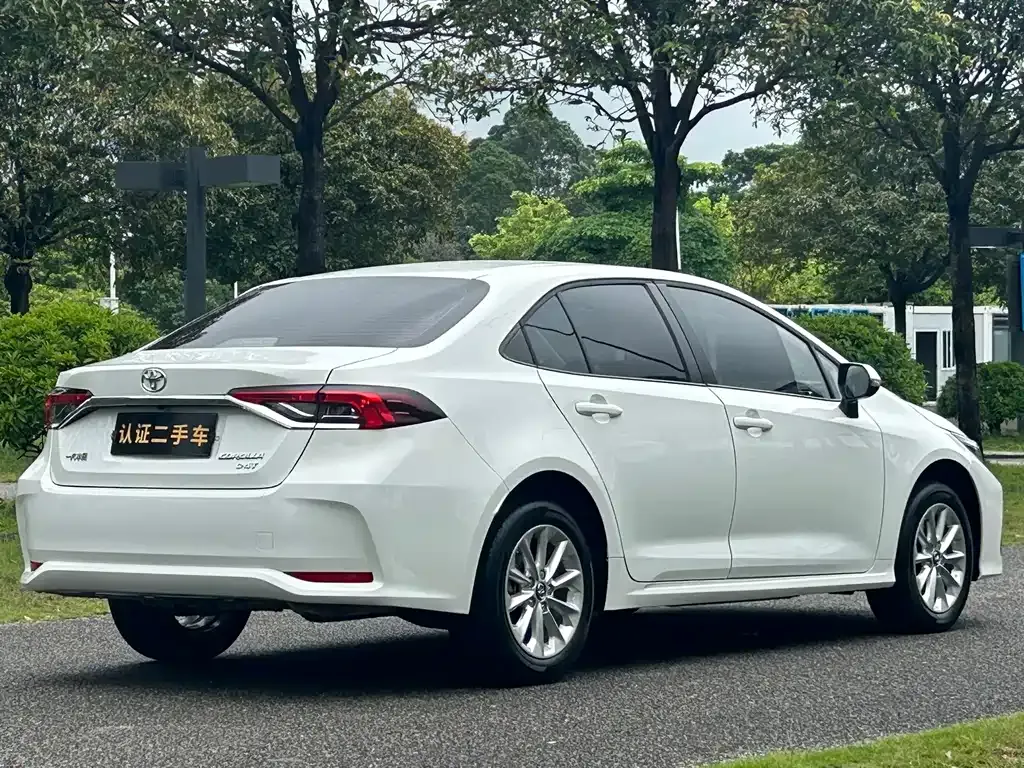 Toyota Corolla — фото 10