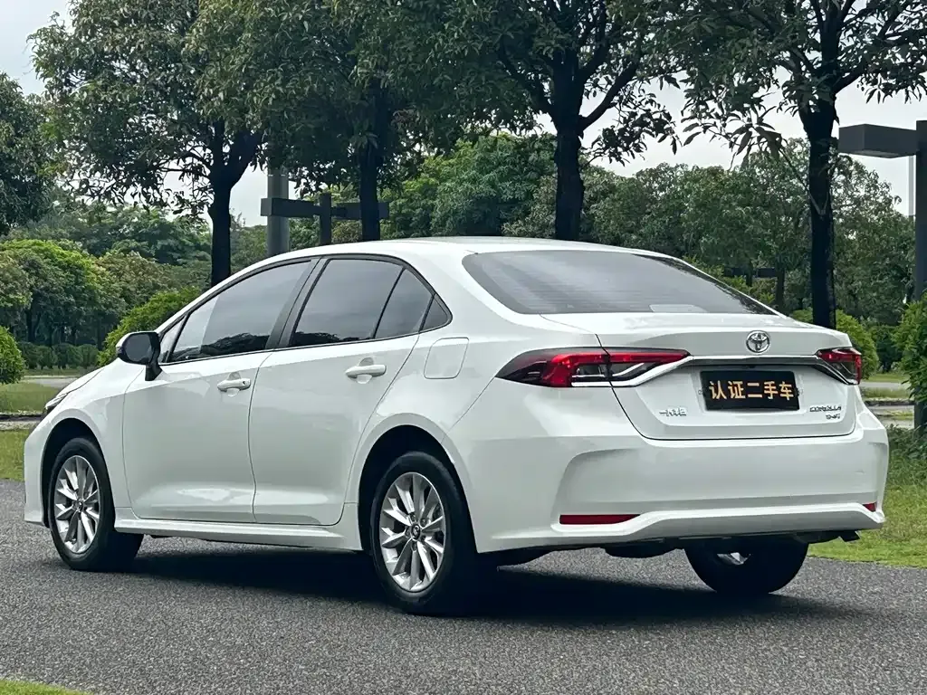 Toyota Corolla — фото 7