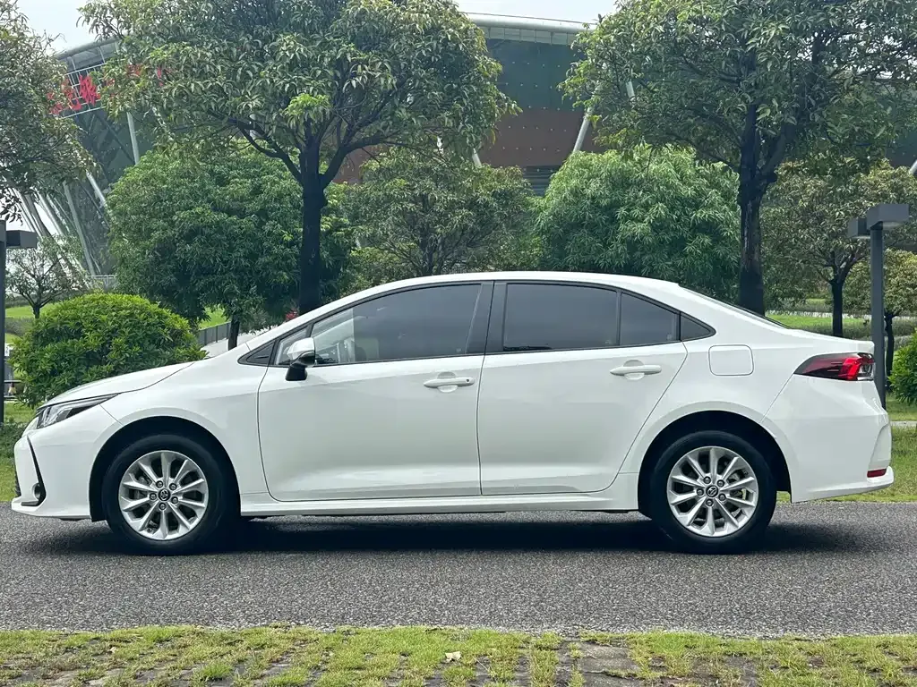 Toyota Corolla — фото 6