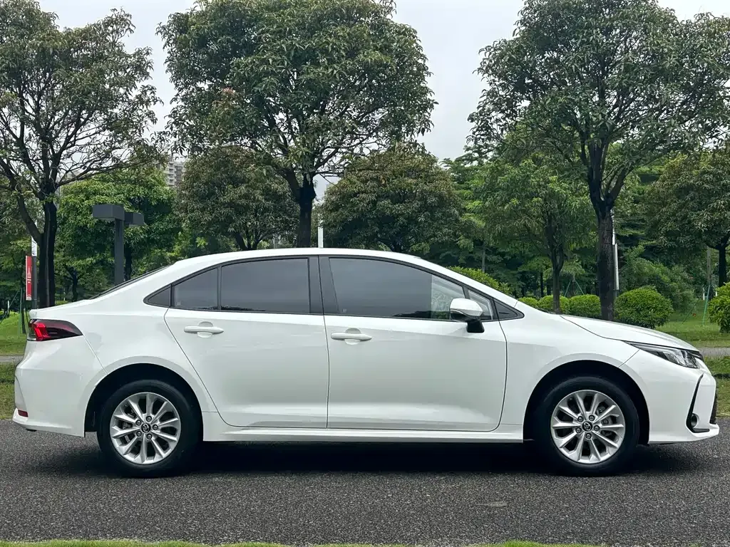 Toyota Corolla — фото 9