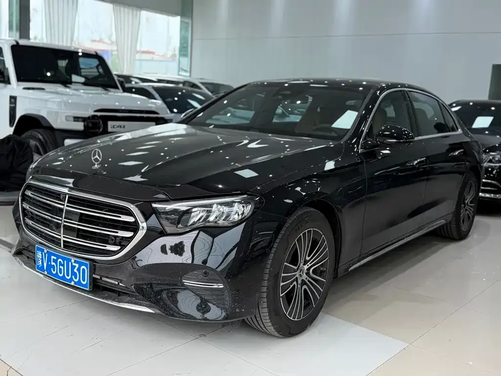 Mercedes-Benz E-Class — фото 1