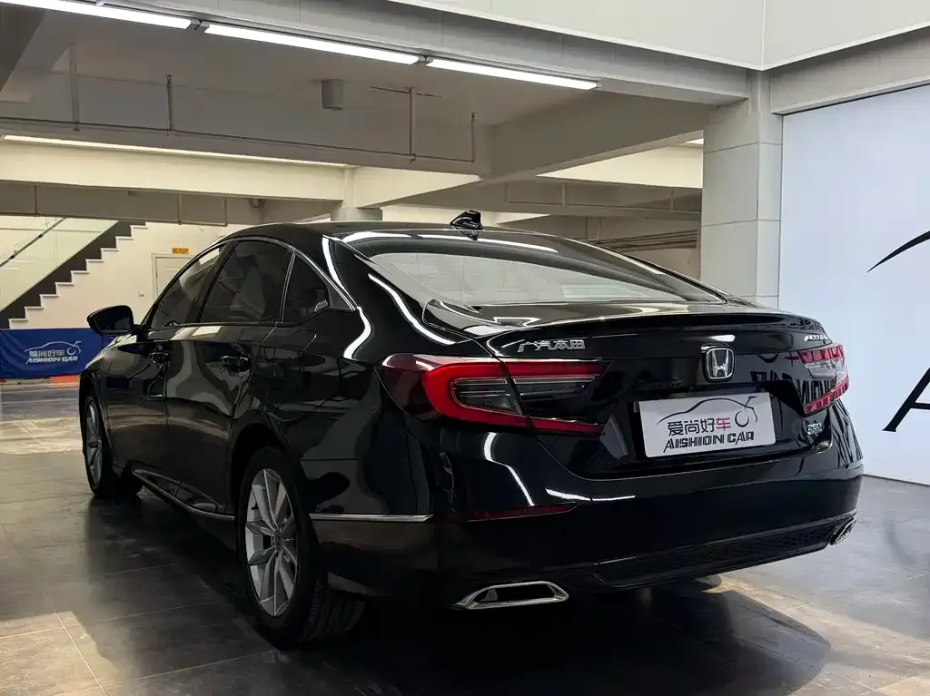 Honda Accord — фото 10