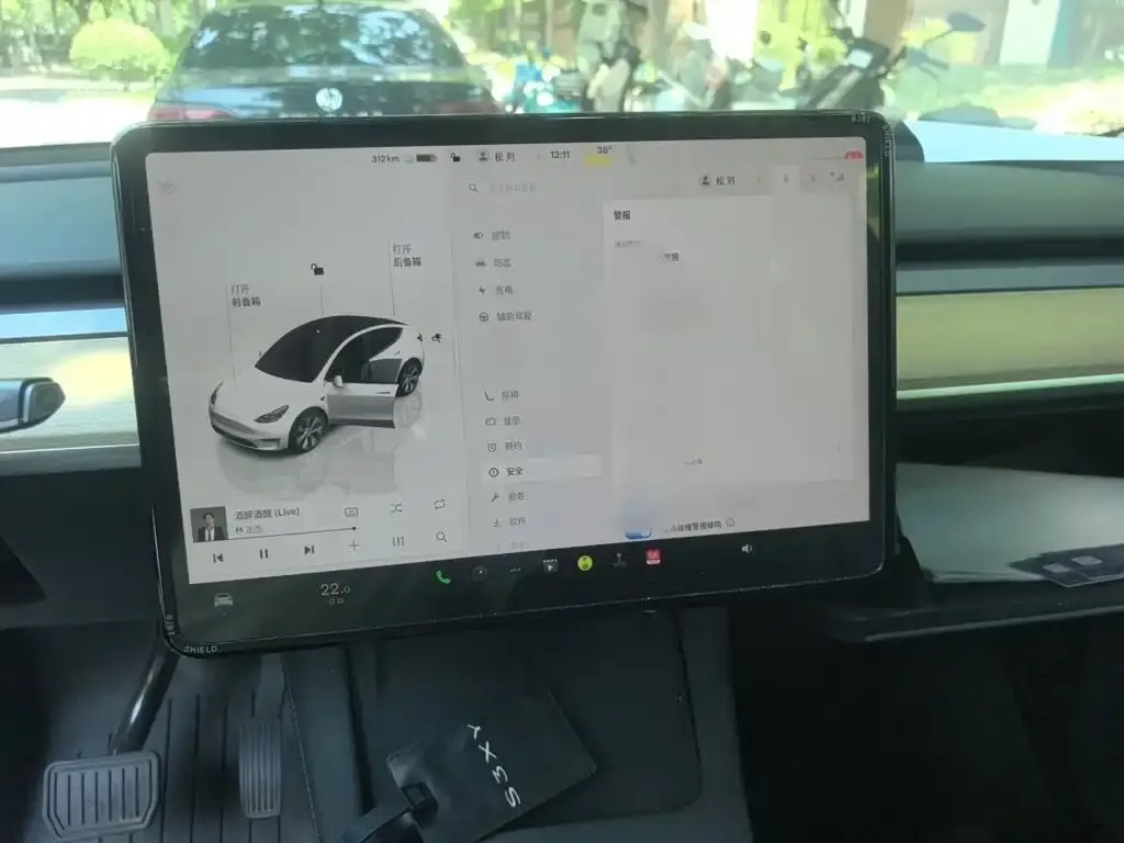Tesla Model Y — фото 6