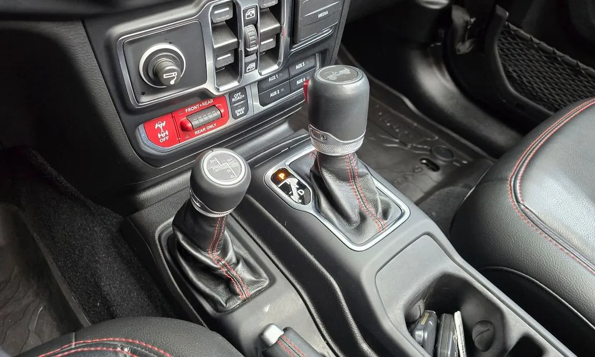 Jeep Wrangler — фото 10