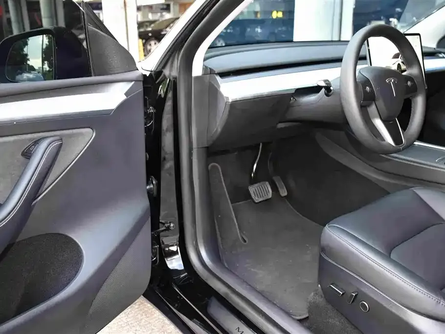 Tesla Model Y — фото 7