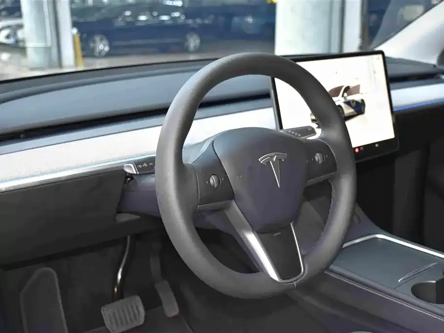 Tesla Model Y — фото 6