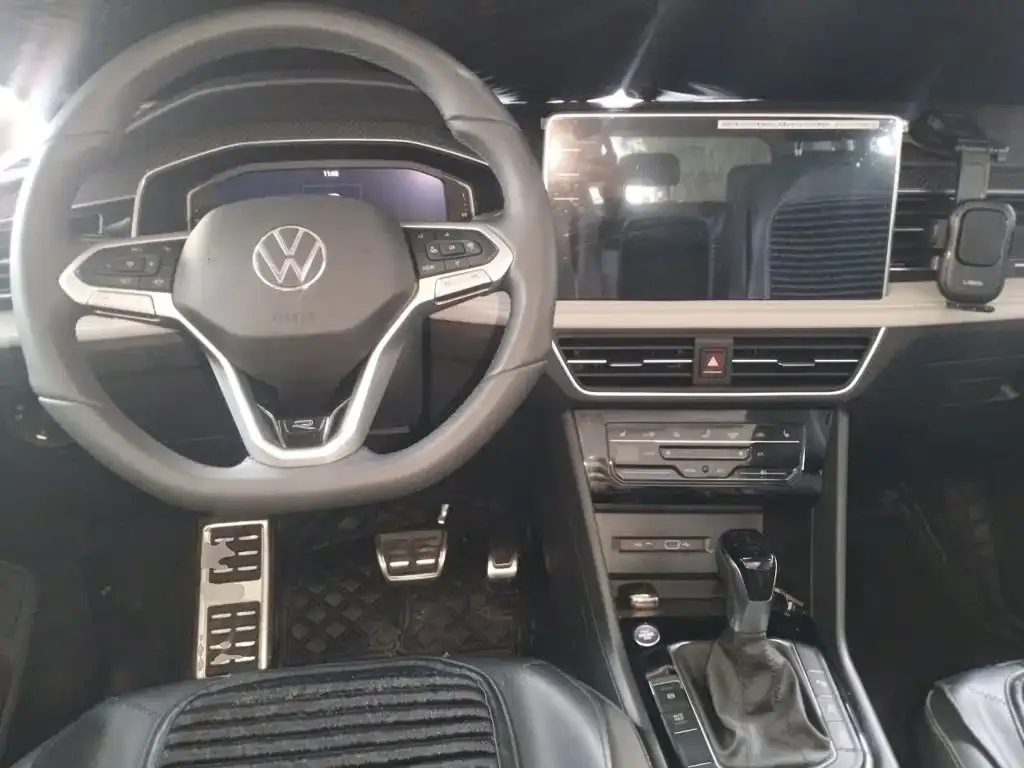 Volkswagen Tiguan L — фото 8