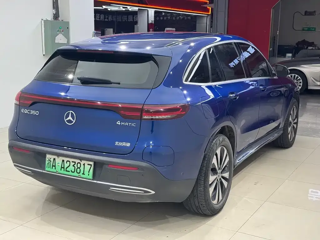 Mercedes-Benz EQC — фото 10