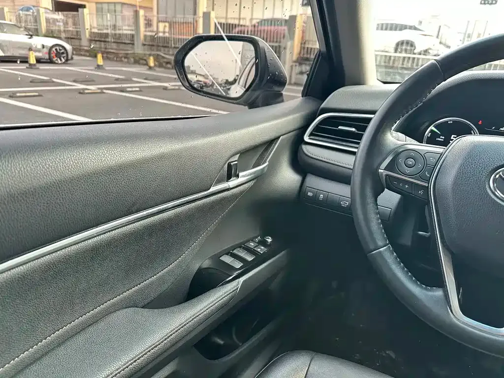 Toyota Camry — фото 10