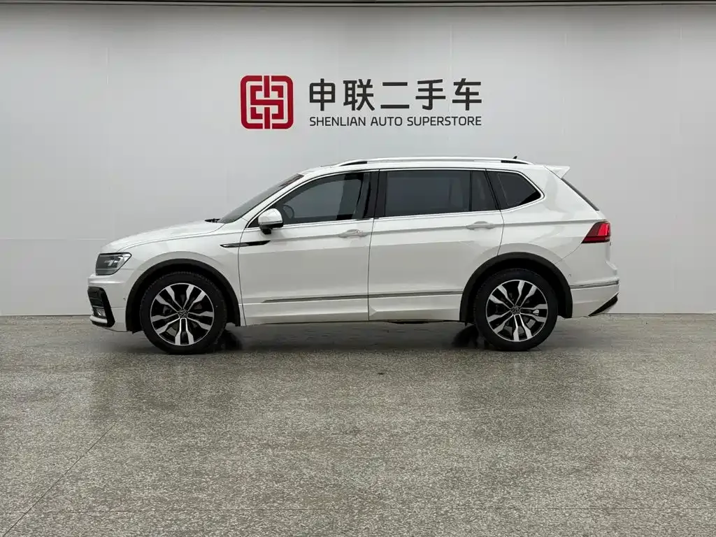Volkswagen Tiguan L — фото 10
