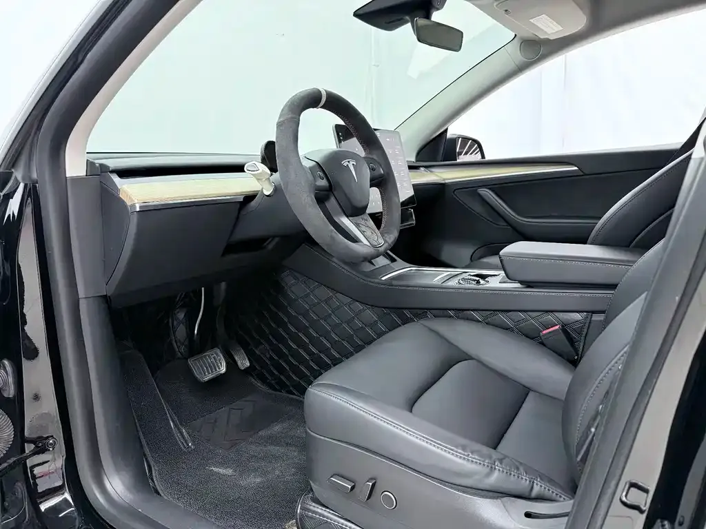 Tesla Model Y — фото 7