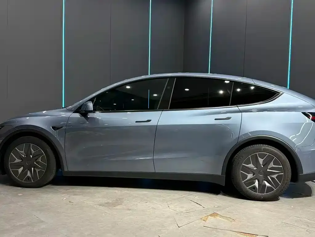Tesla Model Y L — фото 5