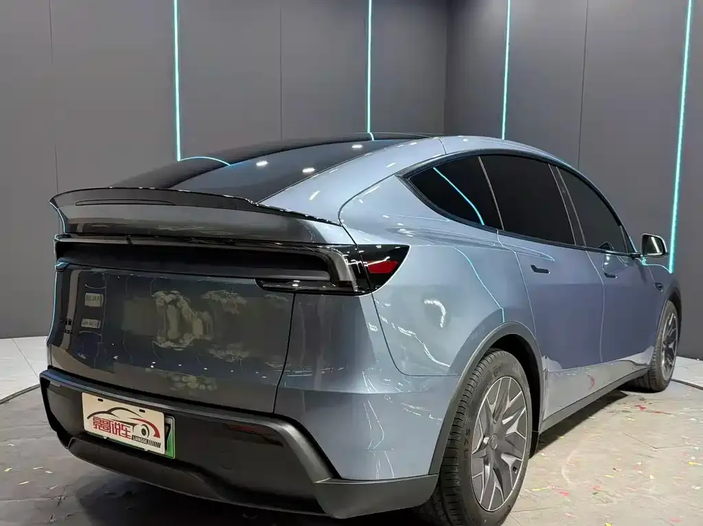Tesla Model Y L — фото 3