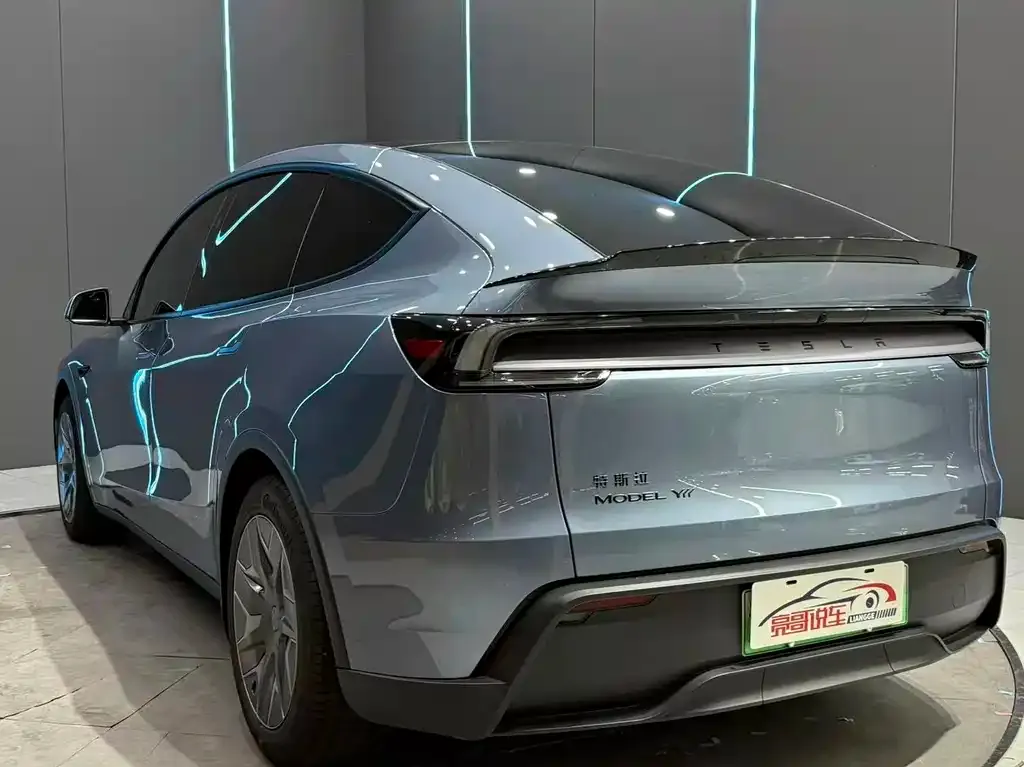 Tesla Model Y L — фото 4