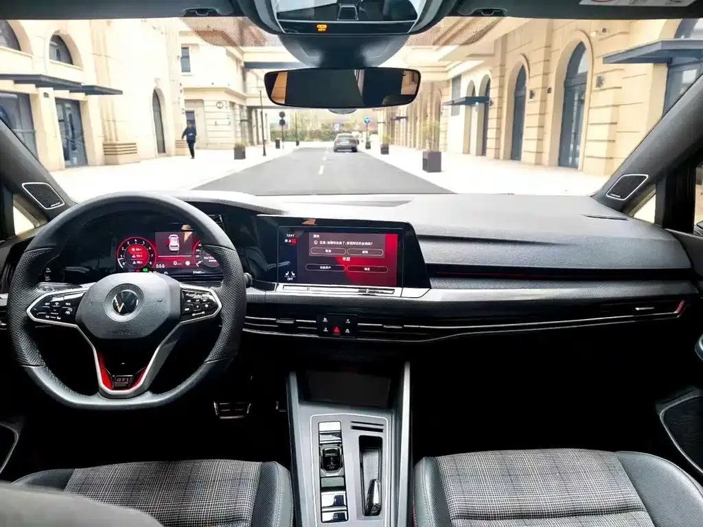 Volkswagen Golf GTI — фото 7